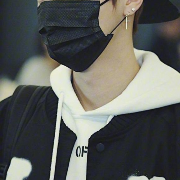 💙Sterling Silver Cross Huggies - Picture 5 of 8